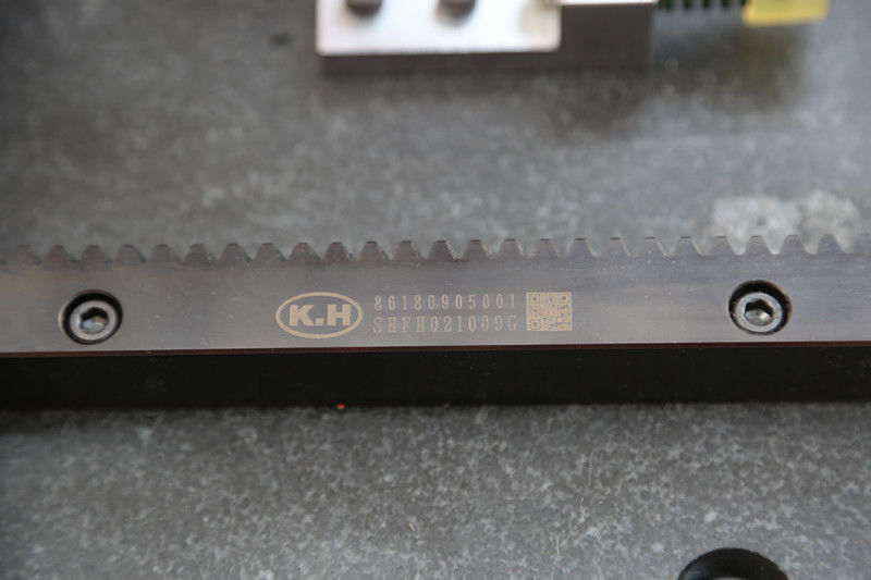 মহামারী বিরোধী ড্রপলেট সেপারেটর এসডি-আর70 উচ্চ গতি সম্পন্ন অ্যাক্রিলিক পিএমএমএ আর10 আর15 অ্যাঙ্গেল চ্যাম্পারিং মেশিন